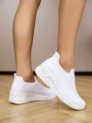 Sixth Sens Slippersy w kolorze białym na koturnie rozmiar: 38. Białe czółenka damskie Sixth Sens, bez wzorów, bez obcasa, na koturnie. Za 69.75 zł.