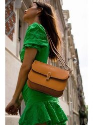 Christian Laurier Skórzana torebka "Roma" w kolorze karmelowym - 24 x 15 x 8 cm rozmiar: onesize. Brązowe torebki klasyczne damskie Christian Laurier, bez wzorów, z materiału, bez dodatków. Za 326.99 zł.