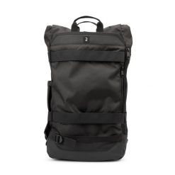 Plecak na deskorolkę Rolltop BP500 ze zintegrowanym narzędziem. Czarne plecaki damskie Decathlon, bez wzorów, z materiału. Za 179.99 zł.