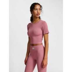 Damska koszulka bezszwowa Hummel Pulse. Fioletowe bluzki damskie HUMMEL, bez wzorów, sportowe, bez kołnierzyka, bez ramiączek. Za 153.50 zł.