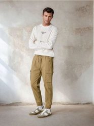 Spodnie jogger - zielony. Zielone spodnie materiałowe męskie Sinsay, bez wzorów, z bawełny. Za 59.99 zł.