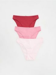 Bawełniane majtki figi 3 pack - czerwony. Czerwone figi damskie Reserved, l, bez wzorów, z bawełny. W wyprzedaży za 39.99 zł.