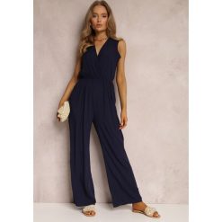 Granatowy Kombinezon Valia. Niebieskie kombinezony damskie Renee, m, bez wzorów, z tkaniny, eleganckie, bez kołnierzyka, bez ramiączek, długie. Za 49.99 zł.