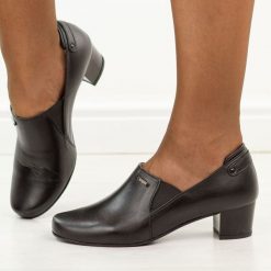 Czarne Polskie półbuty damskie Gregors 1246. Czarne półbuty damskie GREGORS, bez wzorów, z jeansu, eleganckie, z okrągłym noskiem, bez obcasa, na obcasie. Za 399.00 zł.