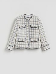 Marynarka z ozdobnymi kieszeniami - złamana biel. Marynarki i żakiety damskie Reserved, l, bez wzorów, z tkaniny. Za 229.99 zł.