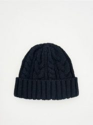Czapka typu beanie - granatowy. Niebieskie czapki męskie Reserved, bez wzorów. W wyprzedaży za 39.99 zł.