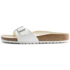 Klapki damskie Birkenstock Madrid. Białe klapki damskie Birkenstock, bez wzorów, z materiału, bez obcasa. Za 279.00 zł.