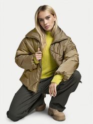 ONLY Kurtka zimowa Pippi 15322803 Brązowy Regular Fit. Brązowe kurtki damskie Only, na zimę, m, bez wzorów, z syntetyku, bez kaptura. Za 199.99 zł.