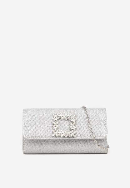 Srebrna Torebka Kopertówka z Łańcuszkiem i Aplikacją w Kształcie Klamry Ahenli. Szare torebki wieczorowe Born2be, z aplikacjami, eleganckie, bez kołnierzyka, bez ramiączek. Za 39.99 zł.