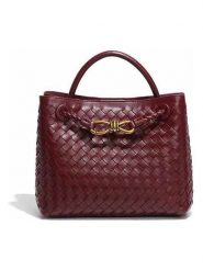 SUVRAI Torebka w kolorze bordowym - 30 x 23 x 13 cm rozmiar: onesize. Czerwone torebki klasyczne damskie SUVRAI, bez wzorów, z materiału, bez dodatków. Za 130.99 zł.