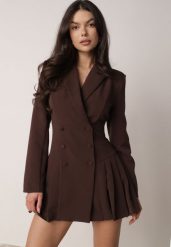 Brązowa Sukienka o Kroju Marynarki VICES z Poduszkami w Ramionach Serlina. Brązowe marynarki i żakiety damskie Born2be, l, bez wzorów, eleganckie. Za 249.99 zł.