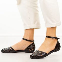 Czarne skórzane sandały damskie Porronet 3100. Czarne sandały damskie PORRONET, bez wzorów, z jeansu, bez obcasa, na płaskiej podeszwie. Za 299.00 zł.