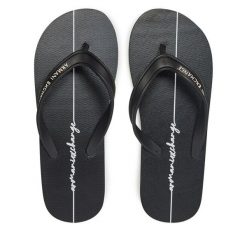 Japonki Armani Exchange. Czarne klapki damskie Armani Exchange, bez wzorów, bez obcasa. Za 209.99 zł.