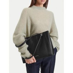 Torebka Lasocki. Czarne torebki klasyczne damskie Lasocki, bez wzorów, bez dodatków. Za 219.99 zł.