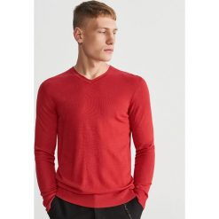 Gładki sweter - Czerwony. Czerwone swetry klasyczne damskie Reserved, l, bez kołnierzyka. Za 59.99 zł.