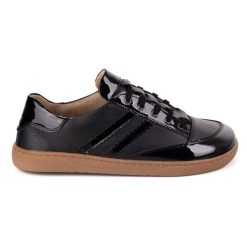 Sneakersy barefoot damskie Kaia Olivier – anatomiczne buty skórzane czarny floter z lakierem czarne. Czarne buty sportowe na co dzień damskie bez wzorów, z lakierowanej skóry, trekkingowe. Za 438.49 zł.