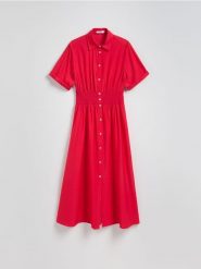 Sukienka szmizjerka - czerwony. Czerwone sukienki damskie Reserved, na co dzień, l, bez wzorów, z tkaniny, bez kołnierzyka, bez ramiączek, koszulowe. Za 179.99 zł.