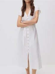 Bawełniana sukienka midi z paskiem - biały. Białe sukienki damskie Reserved, l, bez wzorów, z bawełny, bez kołnierzyka, bez ramiączek, midi. Za 179.99 zł.