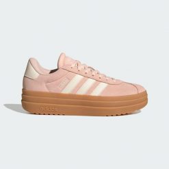 Buty VL Court Bold. Czerwone obuwie treningowe damskie Adidas, na fitness i siłownię. Za 352.00 zł.