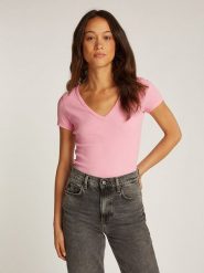 TOMMY JEANS Koszulka w kolorze jasnoróżowym rozmiar: XL. Różowe bluzki damskie Tommy Jeans, xl, bez wzorów, z jeansu, bez kołnierzyka, bez ramiączek. Za 136.13 zł.