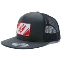Czapka Trucker - Płaski Daszek - Pełna Naszywka (Szary/Czerwony). Szare czapki męskie SURF MONKEY, z aplikacjami. Za 159.95 zł.