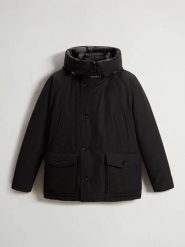 Woolrich Kurtka puchowa "Arctic Anorak" w kolorze czarnym rozmiar: XL. Czarne kurtki męskie Woolrich, na zimę, xl, bez wzorów, z puchu, bez kaptura. Za 2,818.00 zł.