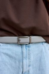 Pasek męski skórzany do spodni casual garnituru automat gładki jasno szary Beltimore A41 : Kolory - szary, srebrny, Rozmiar pasków - r.105-120 cm. Szare paski męskie bez wzorów, ze skóry, casualowe. Za 64.99 zł.