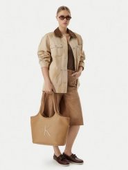 Calvin Klein Torebka Bold Ck LV04F3562G Beżowy. Brązowe torebki klasyczne damskie CALVIN KLEIN, bez wzorów, ze skóry, bez dodatków. Za 529.99 zł.