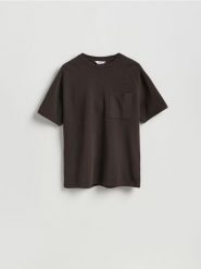 Strukturalny t-shirt comfort fit - ciemnobrązowy. Brązowe t-shirty męskie Reserved, l, bez wzorów, z bawełny, bez kołnierzyka. Za 69.99 zł.