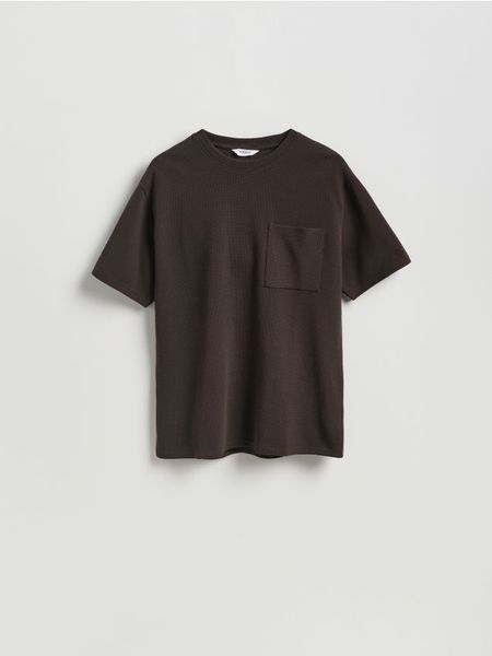 Strukturalny t-shirt comfort fit - ciemnobrązowy. Brązowe t-shirty męskie Reserved, l, bez wzorów, z bawełny, bez kołnierzyka. Za 69.99 zł.