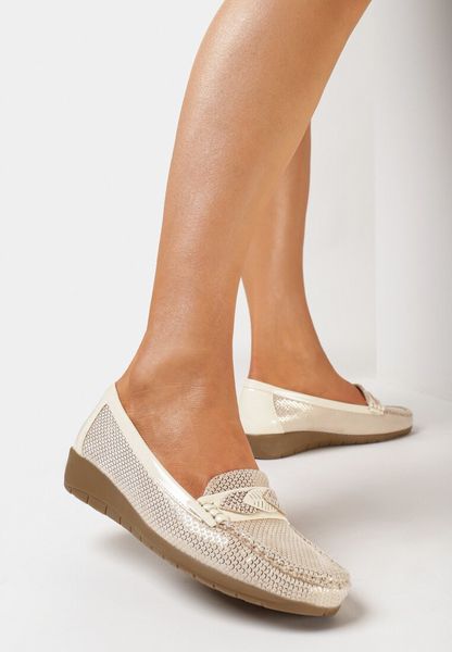 Beżowe Mokasyny ze Skórzaną Wkładką Zdobione Połyskującym Materiałem Celiode. Brązowe mokasyny damskie Born2be. Za 79.99 zł.