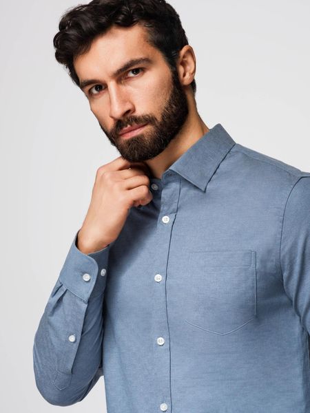 Męska koszula SLIM FIT z ozdobnej tkaniny z kieszonką – niebieska V1 - Rozmiar: M. Niebieskie koszule męskie Ombre Clothing, m, bez wzorów, z bawełny, bez kołnierzyka, bez ramiączek. W wyprzedaży za 89.99 zł.