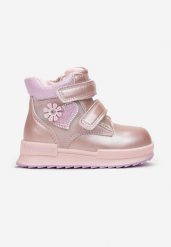 Różowe Metaliczne Traperki Sneakersy z Ozdobnymi Aplikacjami Zapinane na Rzep Rielara. Czerwone śniegowce dziewczęce Renee, z aplikacjami, bez ramiączek. Za 59.99 zł.