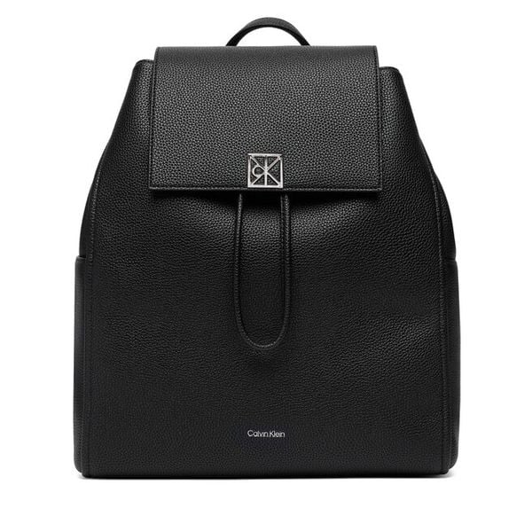 Plecak Calvin Klein. Czarne plecaki damskie CALVIN KLEIN, bez wzorów. Za 649.99 zł.