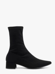 Czarne botki skarpetowe. Czarne botki damskie Ryłko, z nubiku, ze szpiczastym noskiem, za kostkę, bez obcasa, na obcasie, bez zapięcia. Za 379.99 zł.