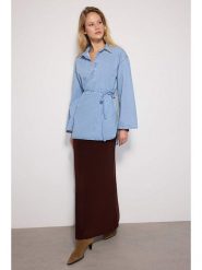 Trendyol Bluzka dżinsowa w kolorze błękitnym rozmiar: M. Niebieskie bluzki damskie Trendyol, m, bez wzorów, z bawełny, bez kołnierzyka, bez ramiączek. Za 83.42 zł.