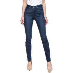 SPODNIE DAMSKIE LEE SCARLETT HIGH POLISHED INDIGO L626RKKD 112114347. Niebieskie spodnie materiałowe damskie Lee, bez wzorów, z jeansu. W wyprzedaży za 99.99 zł.