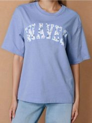Bawełniana koszulka z napisem - błękitny. Niebieskie t-shirty damskie Sinsay, l, bez wzorów, z bawełny, bez kołnierzyka. Za 29.99 zł.