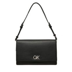 Torebka Calvin Klein. Czarne torebki klasyczne damskie CALVIN KLEIN, bez wzorów, bez dodatków. Za 309.99 zł.