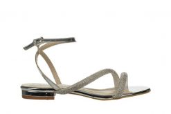 Sandały Bayla-187 1719 Silver 187112, Srebrny, Skóra ekologiczna - 37. Szare sandały damskie Bayla, bez wzorów, z lakierowanej skóry, bez obcasa, na obcasie. W wyprzedaży za 179.10 zł.