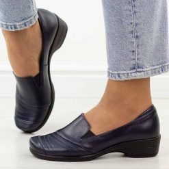 Granatowe skórzane Polskie półbuty damskie Gregors 421. Czarne półbuty damskie GREGORS, bez wzorów, z jeansu, biznesowe, bez obcasa, na koturnie. Za 349.00 zł.