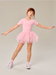 Tiulowa sukienka typu tutu - różowy. Czerwone sukienki dziewczęce Sinsay, bez wzorów, z tiulu, bez ramiączek. Za 35.99 zł.