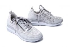 RIEKER REMONTE D2401-91 silver/platinum, półbuty damskie. Szare półbuty damskie Rieker Remonte, bez wzorów, bez obcasa, na koturnie. Za 389.90 zł.