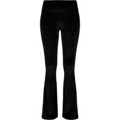 Damskie legginsy z wysoką talią Urban Classics velvet boot (GT). Czarne legginsy damskie Urban Classics, bez wzorów, z weluru. Za 148.00 zł.