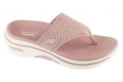 Japonki damskie, Go Walk Arch Fit 2.0 Sandal - Carrie. Czerwone klapki damskie Skechers, bez wzorów, z materiału, bez obcasa. Za 219.99 zł.