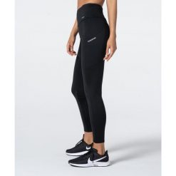 Legginsy z kieszeniami Carpatree Libra czarne. Czarne legginsy damskie Carpatree, s, bez wzorów, z materiału. W wyprzedaży za 164.99 zł.