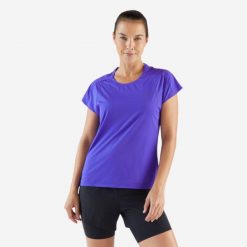 Koszulka do biegania damska Kiprun Run 900 Light. Fioletowe t-shirty damskie KIPRUN, m, bez wzorów, z elastanu, bez kołnierzyka. Za 149.99 zł.