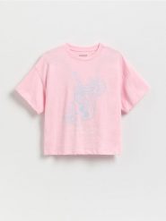 T-shirt z nadrukiem - pastelowy róż. Czerwone koszulki dziewczęce Reserved, bez wzorów, z bawełny, bez ramiączek. W wyprzedaży za 12.99 zł.
