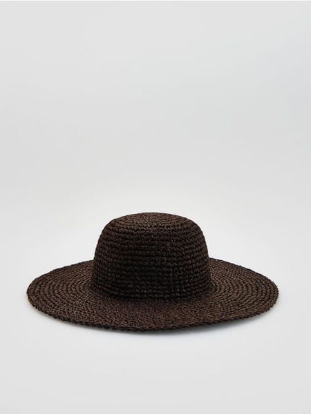 Pleciony kapelusz - ciemnobrązowy. Brązowe kapelusze damskie Reserved, bez wzorów. Za 99.99 zł.