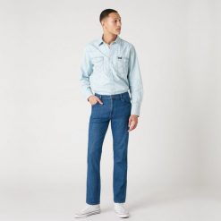 SPODNIE MĘSKIE WRANGLER TEXAS STONE LITE W121Q148Q 112126179. Spodnie materiałowe męskie Wrangler, bez wzorów, z jeansu. Za 239.99 zł.